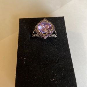 Woman’s fashion ring size 8